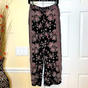 Alya wide leg flowy pants , size M